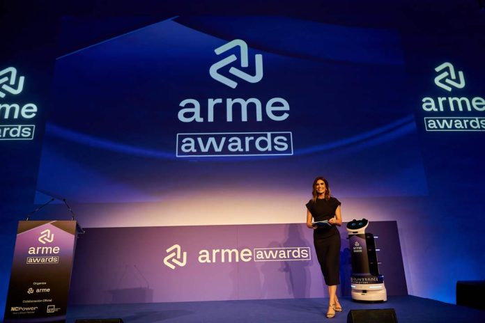 Un robot móvil que ayuda a personas con discapacidad en aeropuertos y una máquina para inspeccionar zonas inundadas, entre los ganadores de los I ARME Awards
