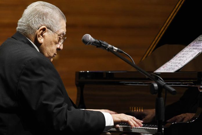 Valentín Trujillo y Amaya Forch cautivan en emotivo concierto abierto a la comunidad
