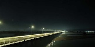 Pruebas de iluminación en puente más largo de Chile