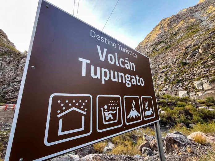 Fundación DeporteLibre y Gobierno de Santiago finalizan instalación de señalética para mejorar la experiencia de montaña en el Refugio Volcán Tupungato