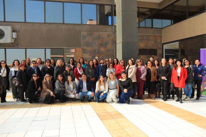 Claves para el emprendimiento femenino y la independencia económica marcaron encuentro de mujeres en nueva difusión del fondo Abeja Emprende 2025