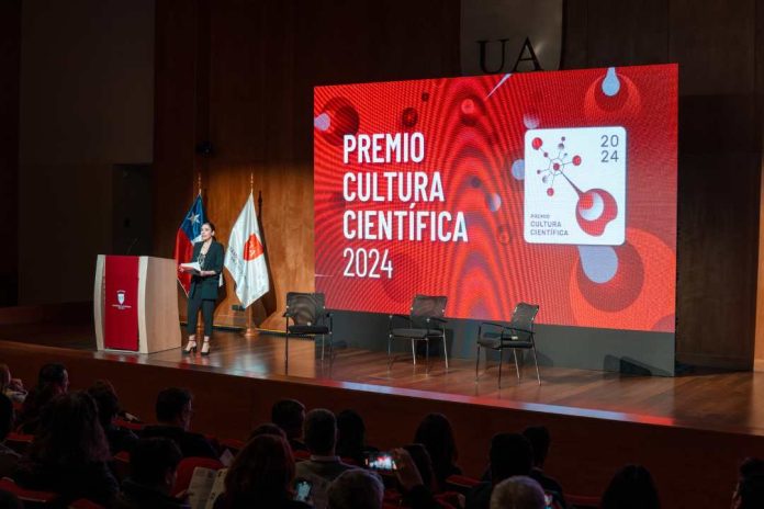 Destacados autores y divulgadores chilenos compiten por el Premio de Cultura Científica 2025