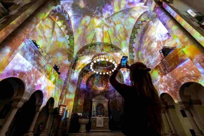 “Génesis” cautivó con una experiencia sensorial que reimaginó el origen del universo en el Club de la Unión