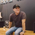 HE'S FOR THE GIRLS: Steve Madden conquista a una nueva generación
