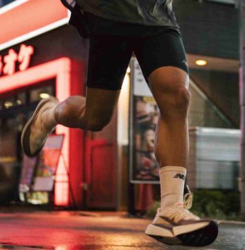 La revolución del running llegó a Chile: así es la FuelCell Rebel v5 de New Balance, una zapatilla rápida, liviana y llena de estilo