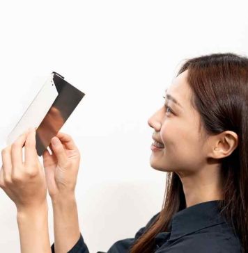 El panel OLED plegable de Samsung Display demuestra una durabilidad excepcional con una prueba de 500,000 veces