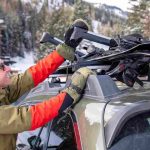 ¿Vas a la nieve? Así debes llevar los esquís en el auto para no arriesgar multas ni accidentes