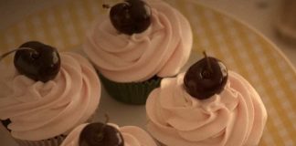 Cien años de sabor junto a TEKA cupcakes de chocolate con frosting de cereza