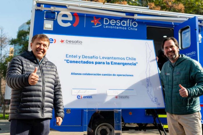 Entel y Desafío Levantemos Chile Lanzan el primer centro de operaciones para emergencias móvil con conexión satelital