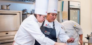 Establecimientos educativos destacan ingredientes y sabores tarapaqueños en competencia gastronómica