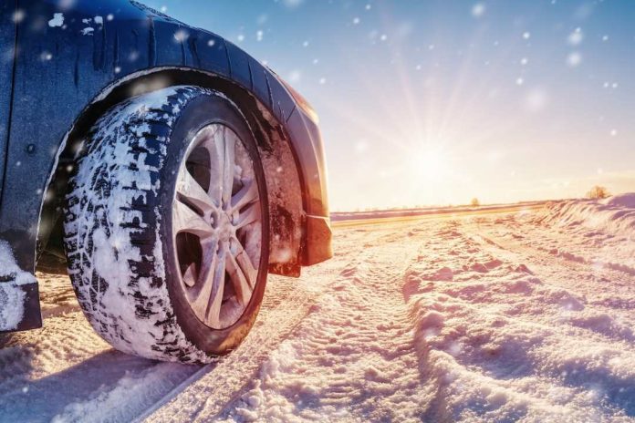 Expertos entregan consejos para manejar con seguridad cuando cae nieve