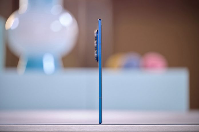 Tan delgado que pasa por debajo de una puerta: así es el Galaxy Z Fold7