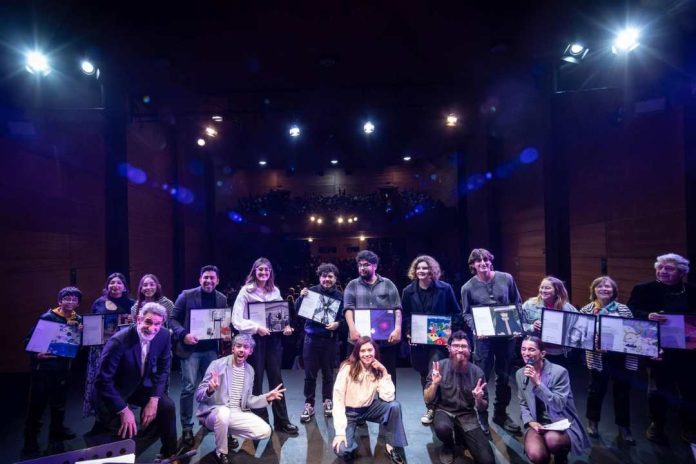 La ciudad como inspiración espacios emblemáticos y ficticios triunfan en la versión XXIV de Santiago en 100 palabras