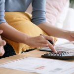 Renegociaciones de deuda se disparan 85% y quiebras suben 55% en 2025