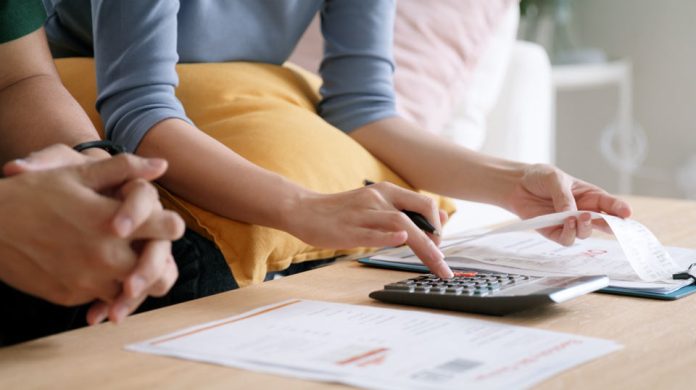 Renegociaciones de deuda se disparan 85% y quiebras suben 55% en 2025