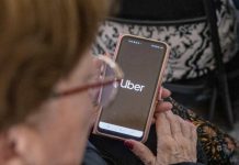Uber realizó una jornada para personas mayores de Ñuñoa sobre cómo moverse con más tecnología