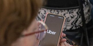 Uber realizó una jornada para personas mayores de Ñuñoa sobre cómo moverse con más tecnología