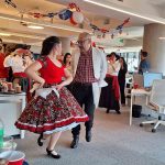 ¡Falta un mes para el 18!: Estudio Pluxee muestra cómo los chilenos esperan recibir su aguinaldo