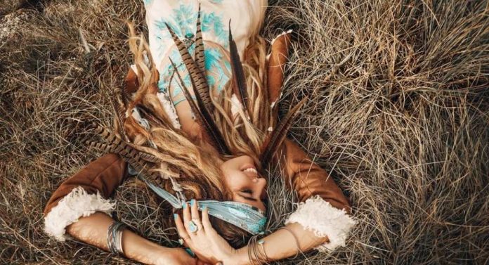 Estilo Boho rock se toma las vitrinas en el cambio de estación
