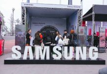 Galaxy Watch8 se consolida como el mejor aliado del running fememino en la Media Maratón de Santiago Las calles de la capital se llenaron de energía, deporte y entusiasmo femenino con la Media Maratón de Santiago, una de las instancias más esperadas del running femenino en Chile. Santiago, 01 de septiembre de 2025.- Con el compromiso de fomentar estilos de vida saludables y conscientes, Samsung acompañó a todas las corredoras –desde principiantes hasta atletas experimentadas– a ser parte de la Medio Maratón de Santiago que se celebró este domingo en la capital. El encuentro deportivo estuvo marcado por la fuerza y determinación de la comunidad deportiva y Samsung se sumó como aliado tecnológico y nuevo running partner, acompañando a todas las participantes en cada kilómetro del recorrido con su último lanzamiento: el Samsung Galaxy Watch8. En el caso de la generadora de contenido, Daniela Bustamante, el smartwatch de Samsung la acompañó durante todo el trayecto. “El Galaxy Watch8 me midió durante toda la carrera, dándome información en cada vuelta, y eso me ayudó a entender si estaba teniendo un mejor rendimiento que el kilómetro anterior, ayudándome a mantener mi rendimiento durante la carrera”, explicó. Por su parte, la influencer Yulia Savchenko, comentó que “me encantó que la tecnología se combinara con las actividades y que me permitiera ver mis resultados en detalle. Además es muy motivador ver a tantas mujeres unidas, y que Samsung sea parte de esto, es muy emocionante”. Partner de maratones Para quienes buscan iniciar en el mundo del running, el dispositivo incluye nuevas funciones, entre ellas Running Coach, pensado especialmente para quienes les gustaría participar de maratones y que no saben cómo prepararse. Esta función entrega planes personalizados de entrenamiento según su nivel de corredor, el cual es definido con tan solo 12 minutos de ejercicio, gracias al Galaxy Watch8, las participantes podrán saber cómo mejorar su rendimiento con consejos y recomendaciones hechas para cada una. Además, el dispositivo mide frecuencia cardíaca, oxígeno en sangre, temperatura cutánea y ECG en un solo modulo y con una precisión nunca antes vista. “Correr es más que llegar a la meta, es también escuchar el cuerpo, aprender a mejorar y disfrutar el camino. Queremos acompañar a las mujeres en esa experiencia, con tecnología pensada para que cada paso cuente”, destacó Bruno Bernal, Marketing ecosistema, notebooks, tablets y wearables en Samsung Chile. Además de ser un hito deportivo, la Media Maratón de Mujeres se convierte en un espacio de inspiración colectiva. Galaxy Watch8 estuvo presente con experiencias diseñadas para las corredoras, quienes conocieron de primera mano cómo la tecnología de la marca –a través la app Samsung Health– potencia el rendimiento, registra métricas clave y entrega información en tiempo real para mejorar cada entrenamiento. Acerca de Samsung Electronics Co., Ltd. Samsung inspira al mundo y da forma al futuro con ideas y tecnologías transformadoras. La empresa está redefiniendo los mundos de los televisores, de la señalización digital, de los smartphones, de los wearables, tabletas, electrodomésticos, así como de los sistemas de red, la memoria, el LSI de sistemas y la fundición. Samsung también está avanzando en tecnologías de imagen médica, soluciones de climatización y robótica, al tiempo que crea productos innovadores para automoción y audio a través de Harman. Con su ecosistema SmartThings, la colaboración abierta con sus socios y la integración de la inteligencia artificial en toda su cartera, Samsung ofrece una experiencia conectada inteligente y sin fisuras. Para conocer las últimas noticias, visita la sala de prensa de Samsung en news.samsung.com.