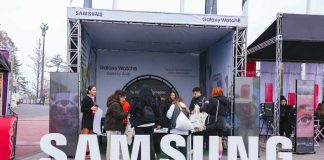 Galaxy Watch8 se consolida como el mejor aliado del running fememino en la Media Maratón de Santiago Las calles de la capital se llenaron de energía, deporte y entusiasmo femenino con la Media Maratón de Santiago, una de las instancias más esperadas del running femenino en Chile. Santiago, 01 de septiembre de 2025.- Con el compromiso de fomentar estilos de vida saludables y conscientes, Samsung acompañó a todas las corredoras –desde principiantes hasta atletas experimentadas– a ser parte de la Medio Maratón de Santiago que se celebró este domingo en la capital. El encuentro deportivo estuvo marcado por la fuerza y determinación de la comunidad deportiva y Samsung se sumó como aliado tecnológico y nuevo running partner, acompañando a todas las participantes en cada kilómetro del recorrido con su último lanzamiento: el Samsung Galaxy Watch8. En el caso de la generadora de contenido, Daniela Bustamante, el smartwatch de Samsung la acompañó durante todo el trayecto. “El Galaxy Watch8 me midió durante toda la carrera, dándome información en cada vuelta, y eso me ayudó a entender si estaba teniendo un mejor rendimiento que el kilómetro anterior, ayudándome a mantener mi rendimiento durante la carrera”, explicó. Por su parte, la influencer Yulia Savchenko, comentó que “me encantó que la tecnología se combinara con las actividades y que me permitiera ver mis resultados en detalle. Además es muy motivador ver a tantas mujeres unidas, y que Samsung sea parte de esto, es muy emocionante”. Partner de maratones Para quienes buscan iniciar en el mundo del running, el dispositivo incluye nuevas funciones, entre ellas Running Coach, pensado especialmente para quienes les gustaría participar de maratones y que no saben cómo prepararse. Esta función entrega planes personalizados de entrenamiento según su nivel de corredor, el cual es definido con tan solo 12 minutos de ejercicio, gracias al Galaxy Watch8, las participantes podrán saber cómo mejorar su rendimiento con consejos y recomendaciones hechas para cada una. Además, el dispositivo mide frecuencia cardíaca, oxígeno en sangre, temperatura cutánea y ECG en un solo modulo y con una precisión nunca antes vista. “Correr es más que llegar a la meta, es también escuchar el cuerpo, aprender a mejorar y disfrutar el camino. Queremos acompañar a las mujeres en esa experiencia, con tecnología pensada para que cada paso cuente”, destacó Bruno Bernal, Marketing ecosistema, notebooks, tablets y wearables en Samsung Chile. Además de ser un hito deportivo, la Media Maratón de Mujeres se convierte en un espacio de inspiración colectiva. Galaxy Watch8 estuvo presente con experiencias diseñadas para las corredoras, quienes conocieron de primera mano cómo la tecnología de la marca –a través la app Samsung Health– potencia el rendimiento, registra métricas clave y entrega información en tiempo real para mejorar cada entrenamiento. Acerca de Samsung Electronics Co., Ltd. Samsung inspira al mundo y da forma al futuro con ideas y tecnologías transformadoras. La empresa está redefiniendo los mundos de los televisores, de la señalización digital, de los smartphones, de los wearables, tabletas, electrodomésticos, así como de los sistemas de red, la memoria, el LSI de sistemas y la fundición. Samsung también está avanzando en tecnologías de imagen médica, soluciones de climatización y robótica, al tiempo que crea productos innovadores para automoción y audio a través de Harman. Con su ecosistema SmartThings, la colaboración abierta con sus socios y la integración de la inteligencia artificial en toda su cartera, Samsung ofrece una experiencia conectada inteligente y sin fisuras. Para conocer las últimas noticias, visita la sala de prensa de Samsung en news.samsung.com.