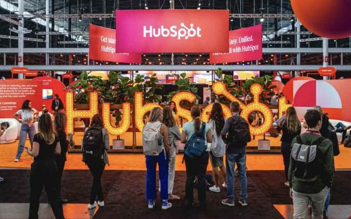 HubSpot lanza más de 200 productos para impulsar el crecimiento estratégico con equipo híbrido de humanos e IA