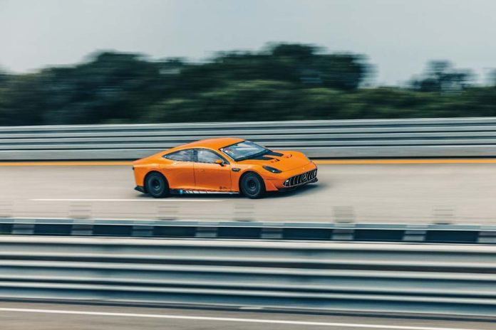 Michelin y Mercedes-AMG innovan para dar la vuelta al mundo y batir un récord de resistencia con un vehículo eléctrico