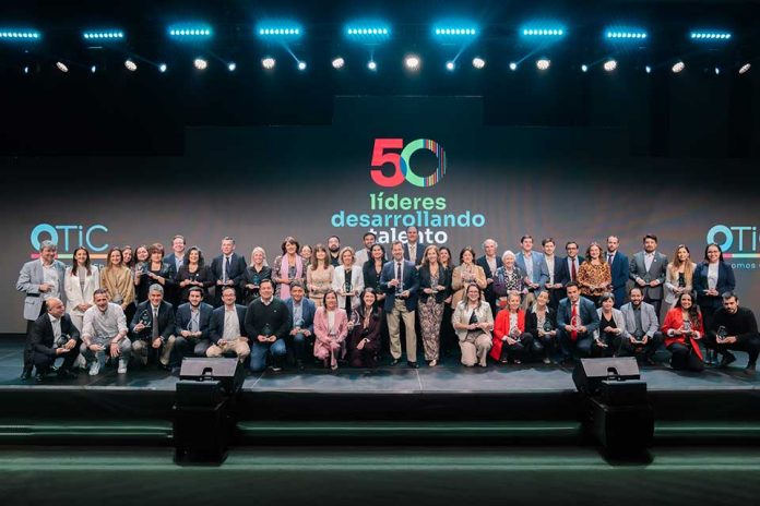 El sector de la construcción destaca en el premio “50 líderes desarrollando talento” del OTIC CChC El sector de la construcción destaca en el premio “50 líderes desarrollando talento” del OTIC CChC