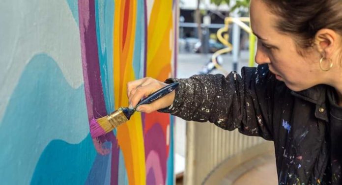 Alessia Innocenti Serrano gana el concurso “Mural a Cielo Abierto Lo Barnechea 2025”
