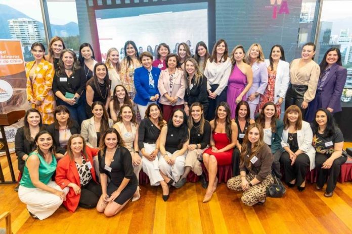 Reconocimiento de la red Women in Action (WIA): Aprimin premia a ABB en Chile por liderar en buenas prácticas corporativas