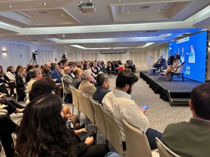 Autoridades destacaron colaboración público-privada como necesidad estratégica y rol comunicacional para enfrentar percepción de inseguridad 