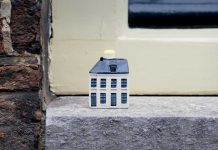KLM celebra 106 años de conexión con los Estados Unidos con una casa especial de porcelana Delft Blue en el corazón de Leiden