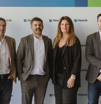 Innovación que acerca el seguro a más personas: MetLife, Klimber y la AIU transforman la industria Innovación que acerca el seguro a más personas: MetLife, Klimber y la AIU transforman la industria. MetLife Uruguay fueron sede del encuentro "Conectando el Futuro: Insurtechs + Aseguradoras en Acción"