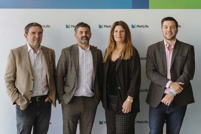 Innovación que acerca el seguro a más personas: MetLife, Klimber y la AIU transforman la industria Innovación que acerca el seguro a más personas: MetLife, Klimber y la AIU transforman la industria. MetLife Uruguay fueron sede del encuentro