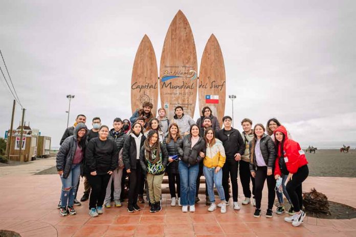 Sernatur invita a estudiantes a reciclar en comunidad para participar en su Desafío Gira de Estudio