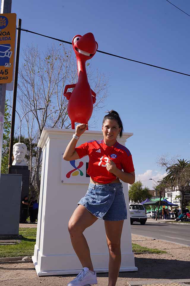 selección Sub20 Bci De corpóreo a estatua: Bci sorprende con iniciativa para apoyar a la selección Sub20