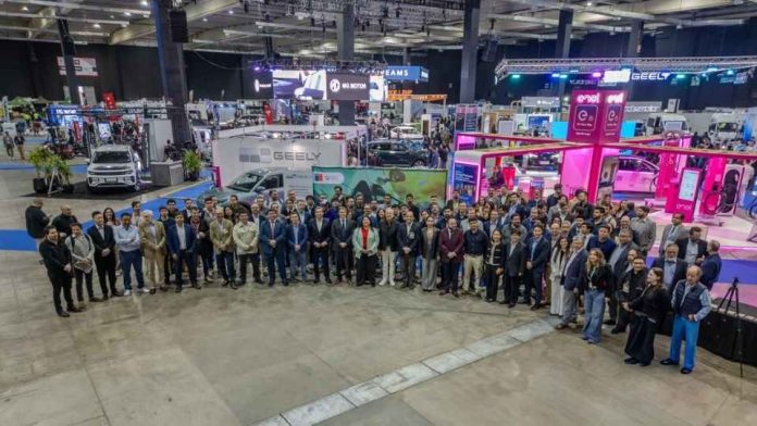 Chile consolida liderazgo regional en electromovilidad con récord de 196 alianzas público-privadas. Acuerdo Público-Privado por la Electromovilidad