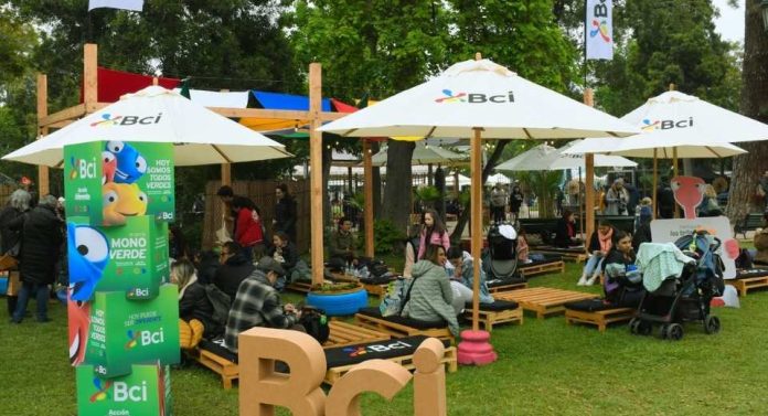 Desde un carrusel, hasta un muro de escalada y charlas Los imperdibles de Bci en el Festival Ladera Sur