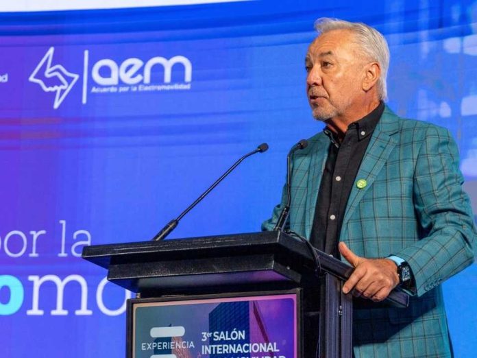 Eliseo Salazar, director de Experiencia E “En la feria la gente verá lo eficientes que son los autos eléctricos” Eliseo Salazar, director de Experiencia E: “En la feria la gente verá lo eficientes que son los autos eléctricos”