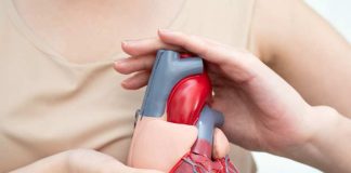 Fatiga, dolor abdominal o ahogo: las señales invisibles del infarto en mujeres Fatiga, dolor abdominal o ahogo: las señales invisibles del infarto en mujeres