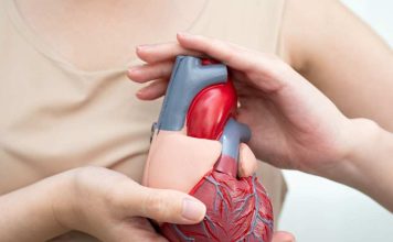 Fatiga, dolor abdominal o ahogo: las señales invisibles del infarto en mujeres