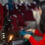 Festival de Cine Rukapillan inaugura su séptima edición con la exhibición de la película Oro amargo en la plaza de Pucón