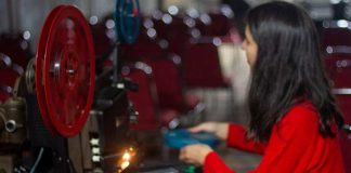 Festival de Cine Rukapillan inaugura su séptima edición con la exhibición de la película Oro amargo en la plaza de Pucón