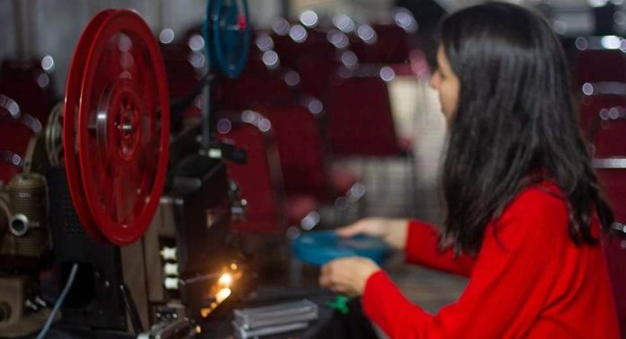 Festival de Cine Rukapillan inaugura su séptima edición con la exhibición de la película Oro amargo en la plaza de Pucón Festival de Cine Rukapillan inaugura su séptima edición con la exhibición de la película Oro amargo en la plaza de Pucón