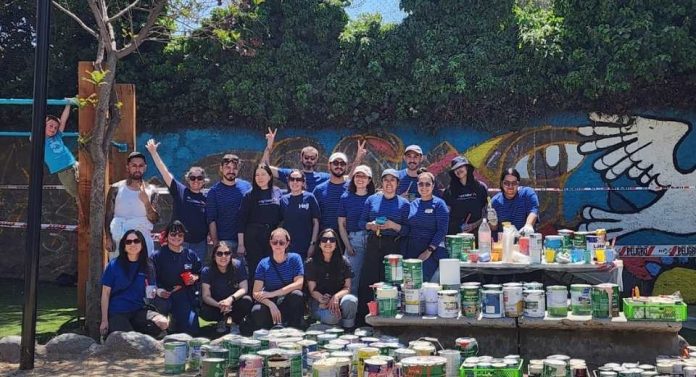 Jornada de voluntariado concreta plantación de 70 árboles y un renovado mural en Lo Espejo