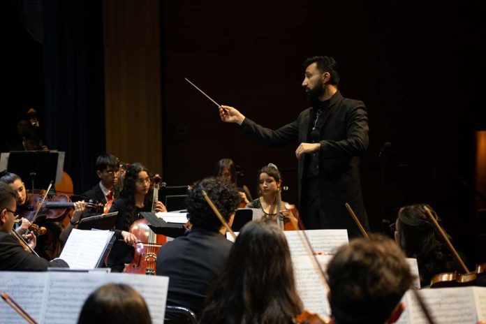 La Orquesta Sinfónica Juvenil Regional de Ñuble despliega todo su talento en dos conciertos gratuitos en el Teatro Municipal de Chillán. 