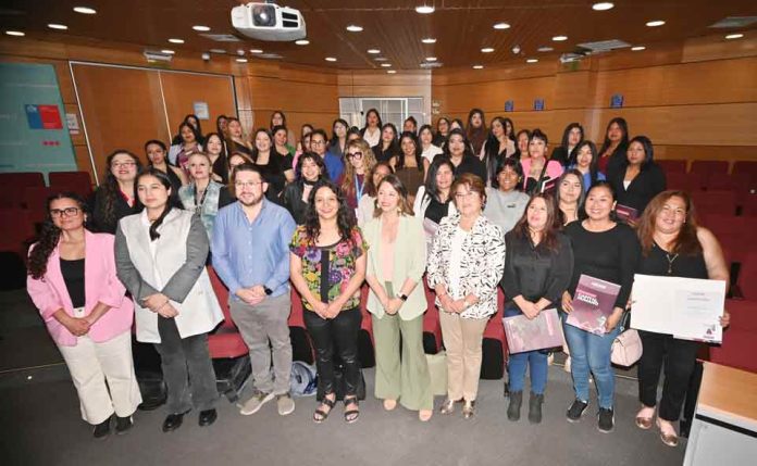 Mujeres se preparan para ingresar a la industria minera al concluir proceso de formación en dos programas 