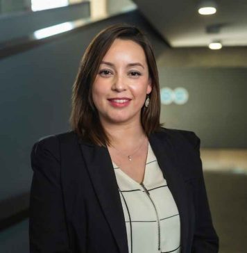 ¿Por qué las toallas desinfectantes no sirven? Cómo limpiar correctamente el interior del refrigerador Natalia Sánchez, experta en inocuidad alimentaria y académica de la Universidad Andrés Bello UNAB