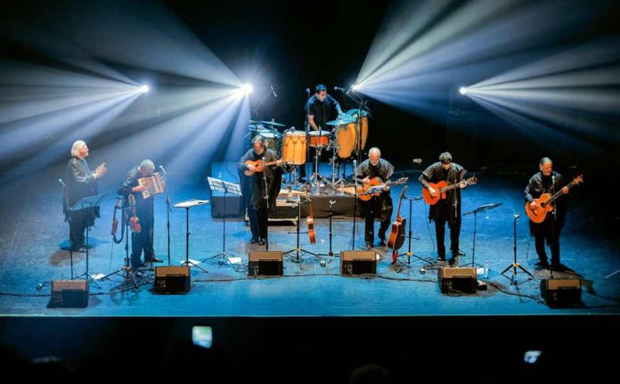 QUILAPAYÚN CELEBRA SUS 60 AÑOS CON “CANTATA SANTA MARÍA DE IQUIQUE” EN EL TEATRO REGIONAL DEL MAULE QUILAPAYÚN CELEBRA SUS 60 AÑOS CON “CANTATA SANTA MARÍA DE IQUIQUE” EN EL TEATRO REGIONAL DEL MAULE