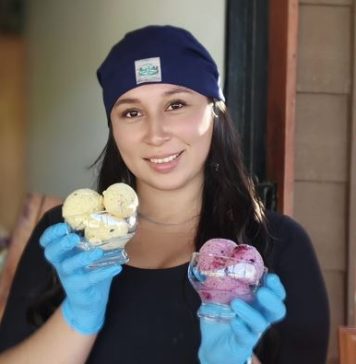 Un emprendimiento que florece en la cordillera La heladería artesanal que sorprende con helados de maqui, castaña y menta silvestre